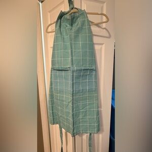 Crate & Barrel Apron, Like NWOT, Front Pockets